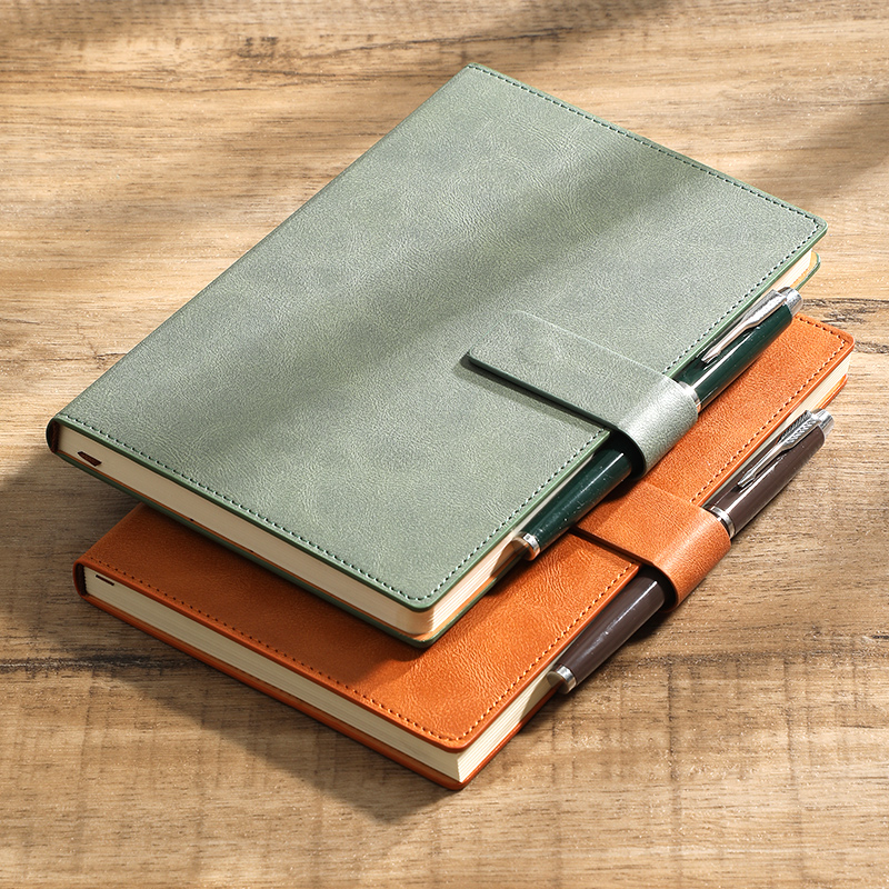 Leather Work Notebook - A5 ビジネスノート カラーチェンジPUレザー ジャーナル マグネットバックル付き 256枚の罫線入りページ