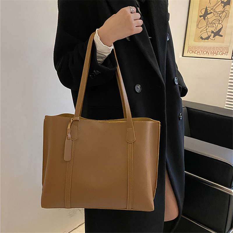 クラシックな黒のフェイクレザートートバッグ、大容量ハンドバッ - Leatherwork Fasteners のレビューと価格